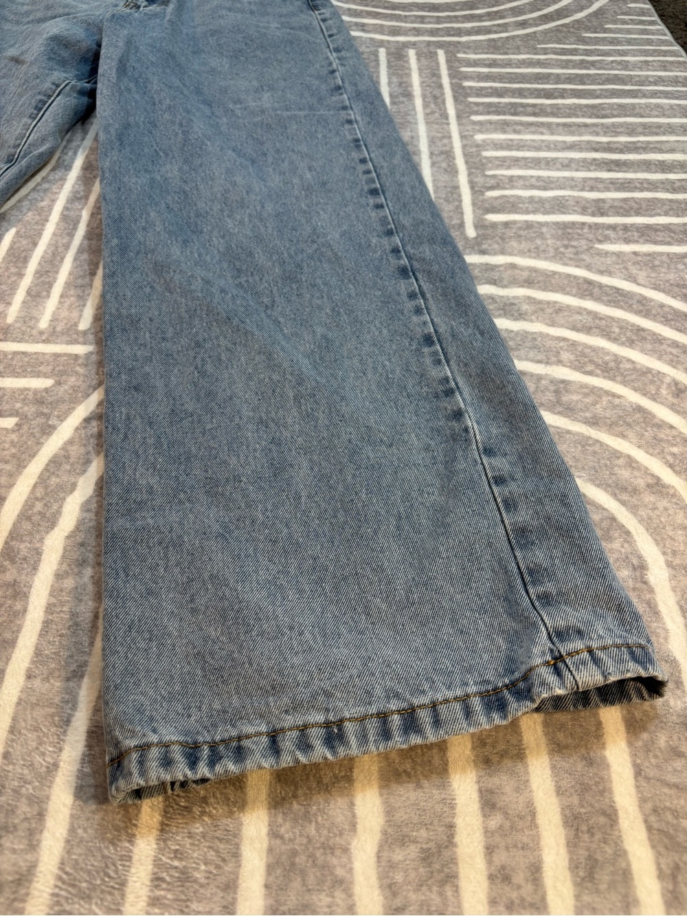 Princess Polly. High-Rise Wide Leg Jeans, 6, W27, Light Blue Wash Denim - Picture 10 of 12